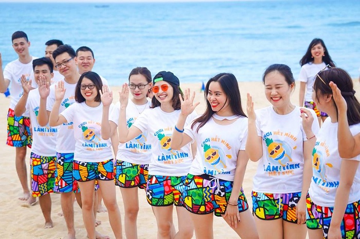Mẫu đồng phục nhóm in hoạ tiết kèm slogan - 8